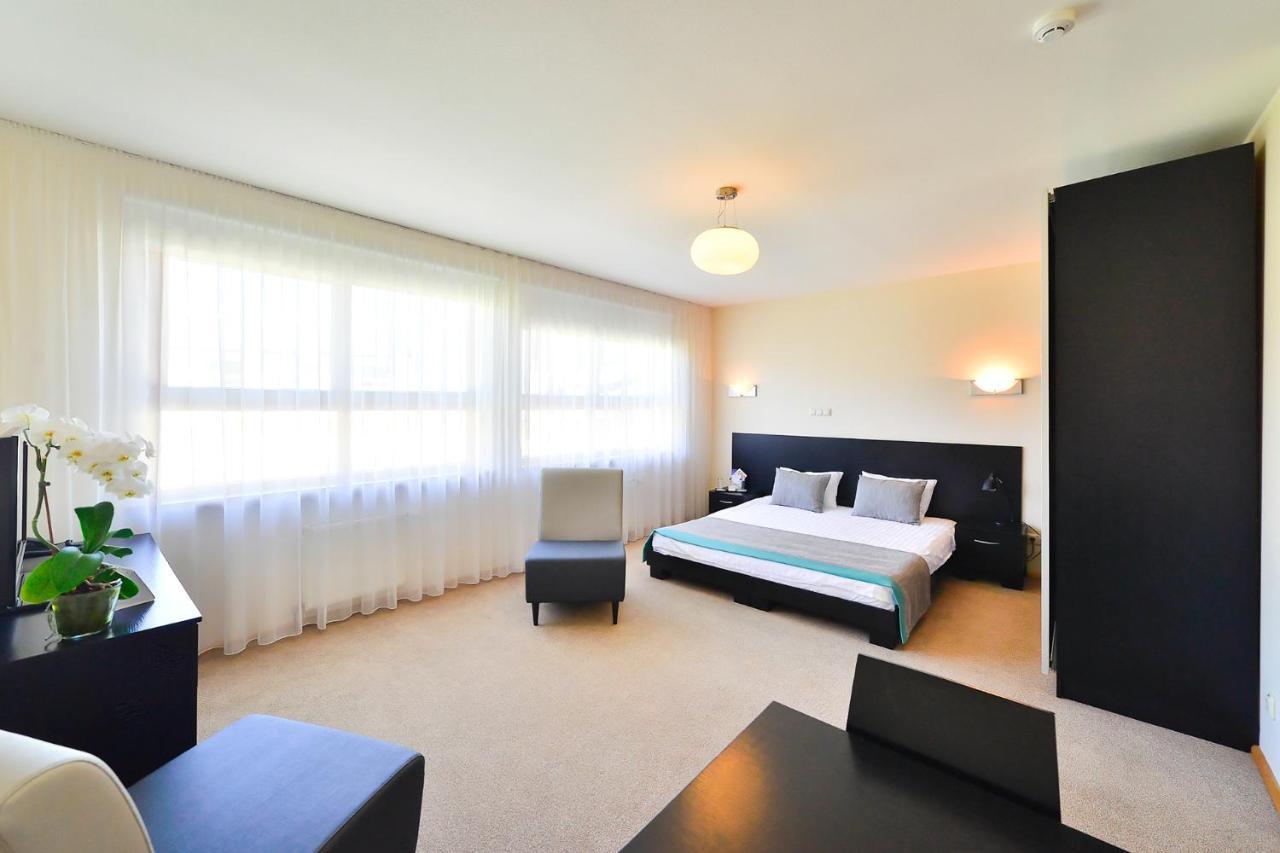Vantis Riverside Hotell 3*