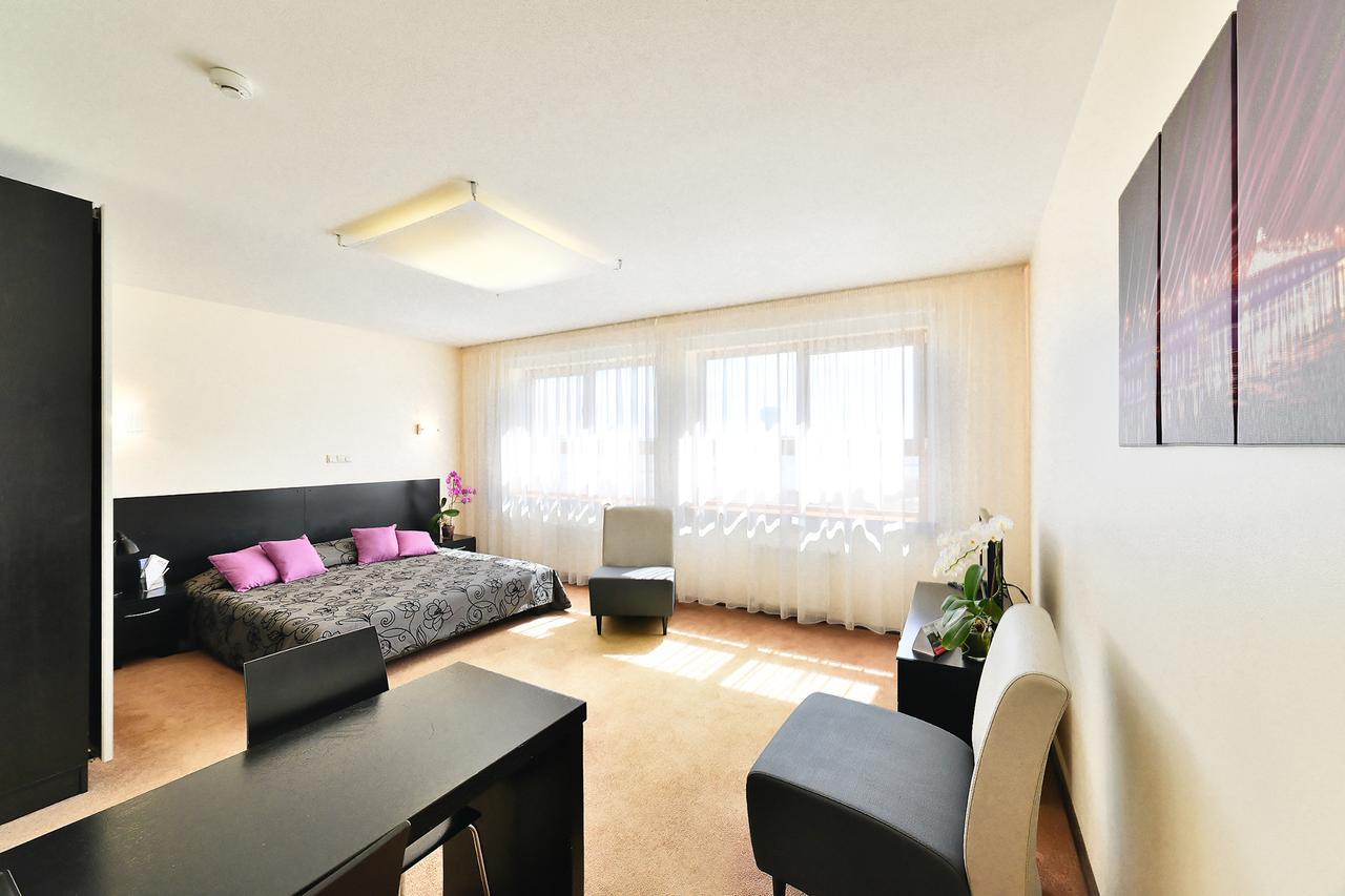 Vantis Riverside